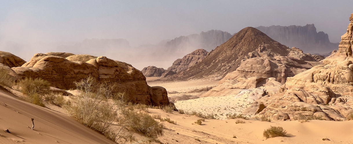 Jordania: trekking przez pustynię Wadi Rum z Barents.pl
