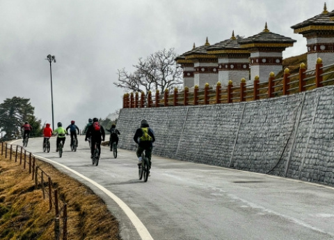 Bhutan na rowerze: przez himalajską Krainę Smoka fot. © Roman Stanek, Barents.pl Bhutan na rowerze: przez himalajską Krainę Smoka fot. © Roman Stanek, Barents.pl