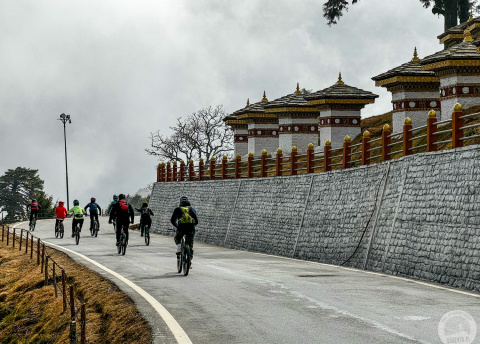Bhutan na rowerze: przez himalajską Krainę Smoka fot. © Roman Stanek, Barents.pl