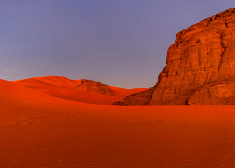 Algieria: trekking przez Tadrart Rouge, Sahara i Tuaregowie fot. © Mateusz Kuszela, Barents.pl Algieria: trekking przez Tadrart Rouge, Sahara i Tuaregowie fot. © Mateusz Kuszela, Barents.pl