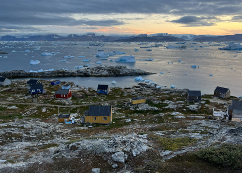 Wyprawa na Grenlandię: Scoresby Sund - najdłuższy fiord na świecie fot. © Roman Stanek
