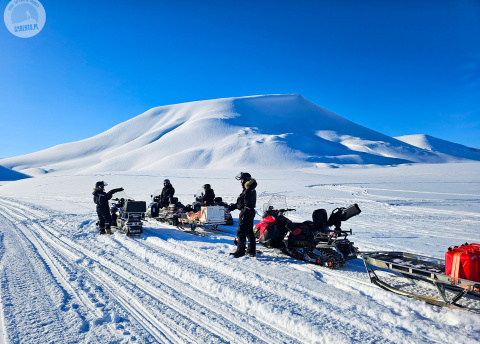 Ekspedycja na skuterach śnieżnych przez Spitsbergen, fot. © Dominik Petelski, przewodnik Barents.pl