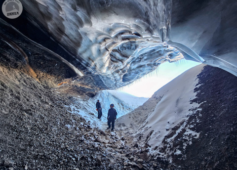 Ekspedycja na skuterach śnieżnych przez Spitsbergen, fot. © Dominik Petelski, przewodnik Barents.pl