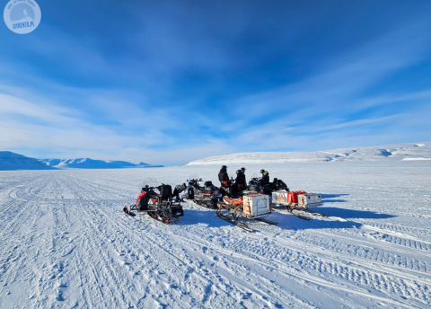 Ekspedycja na skuterach śnieżnych przez Spitsbergen, fot. © Dominik Petelski, przewodnik Barents.pl