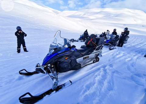Ekspedycja na skuterach śnieżnych przez Spitsbergen, fot. © Dominik Petelski, przewodnik Barents.pl