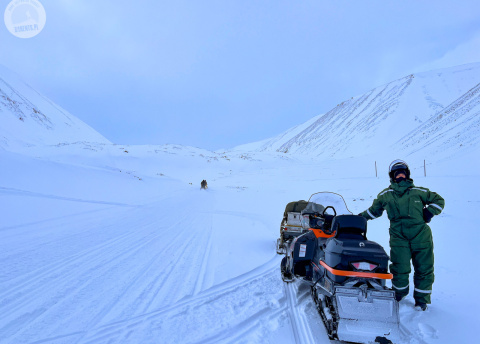 Ekspedycja na skuterach śnieżnych przez Spitsbergen, fot. © Dominik Petelski, przewodnik Barents.pl