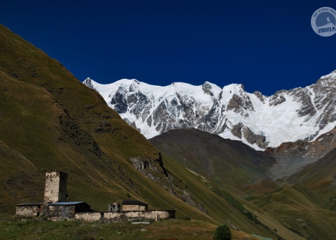 Uszguli. Trekking w Gruzji: Na lekko przez Swanetię fot. © Roman Stanek, Barents.pl