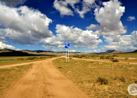 Wyprawa do Mongolii: przez mongolski step i pustynię. Fot. © Ivo Dokoupil, Zdenek Vacha dla Barents.pl